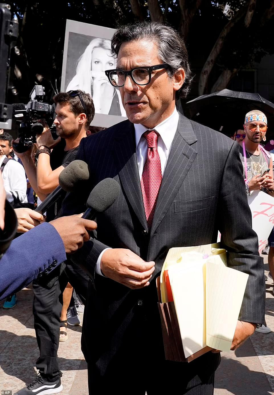 Luật sư Mathew Rosengart được đồng ý đại diện pháp lý cho Britney Spears.