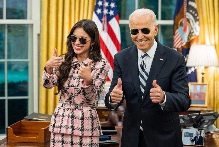Tài khoản Instagram chính thức của Tổng thống Mỹ đăng ảnh chụp chung của ông Biden và Rodrigo.
