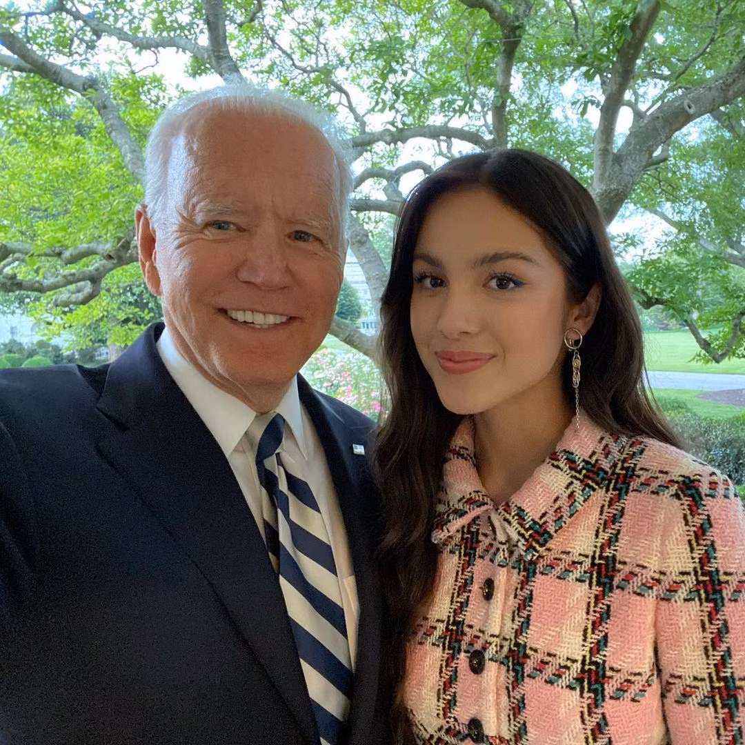 Bức ảnh selfie cùng Tổng thống Mỹ của Rodrigo hút hơn 3,3 triệu lượt yêu thích.
