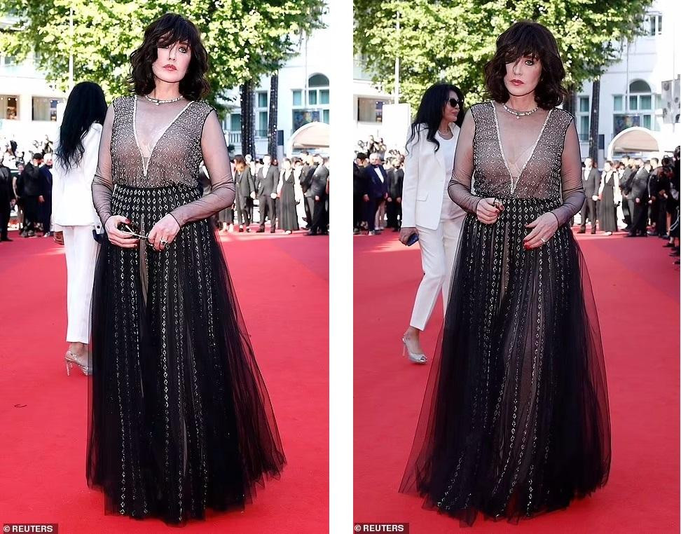 Nữ diễn viên Pháp Isabelle Adjani lộ nội y kém duyên khi mặc váy xuyên thấu.