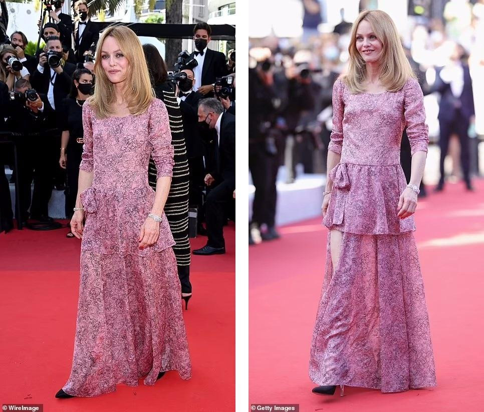 Tình cũ Johnny Deep, Vanessa Paradis, chọn chiếc váy hồng xẻ tà khoe chân thon ở tuổi 48.