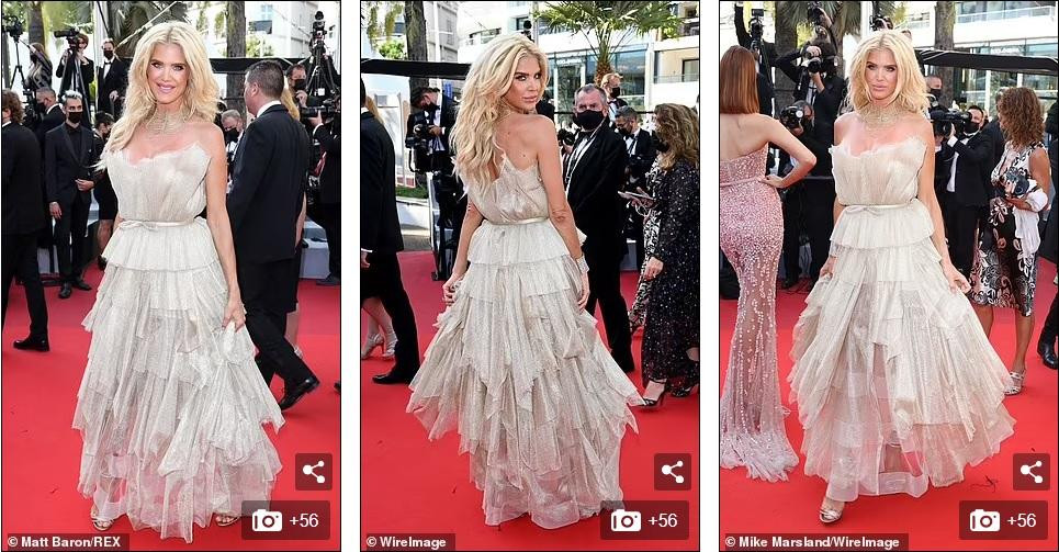 Người mẫu Thụy Điển Victoria Silvsted diện đầm cúp ngực xếp tầng bông bềnh khoe vòng một căng đầy.