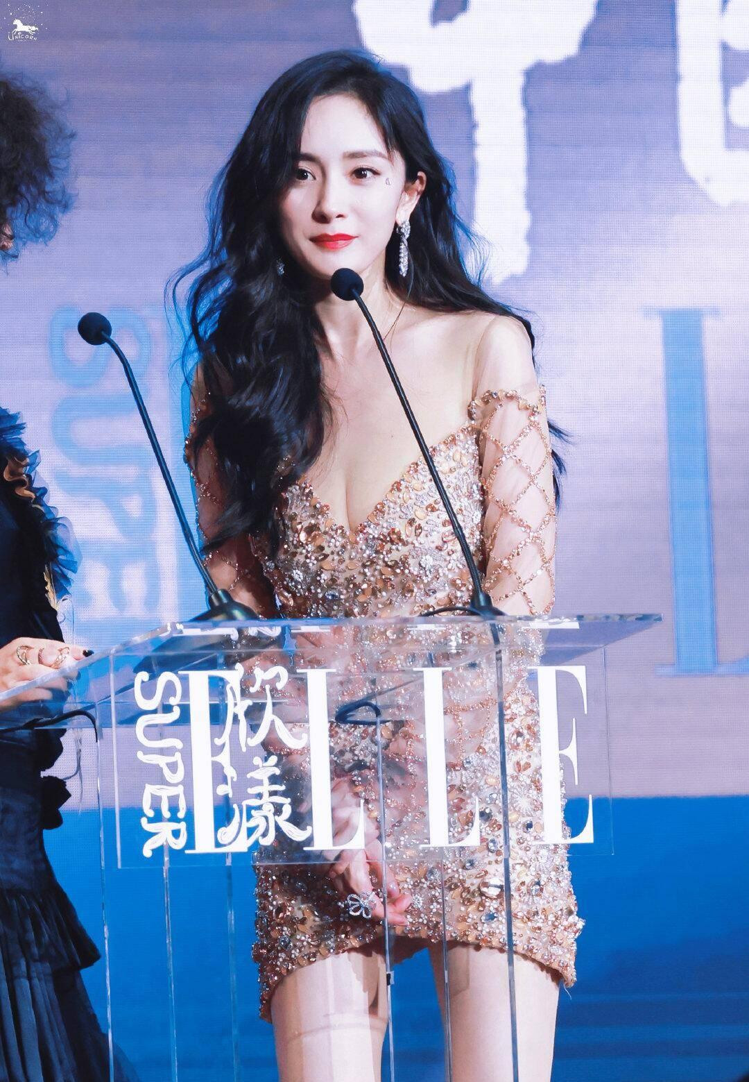 Tối ngày 15/7, Dương Mịch tham gia lễ trao giải Super Elle diễn ra tại Thượng Hải. Tối ngày 15/7, Dương Mịch tham gia lễ trao giải Super Elle diễn ra tại Thượng Hải.