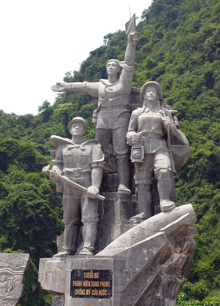 Tượng đài Thanh niên xung phong (chống Mỹ cứu nước).