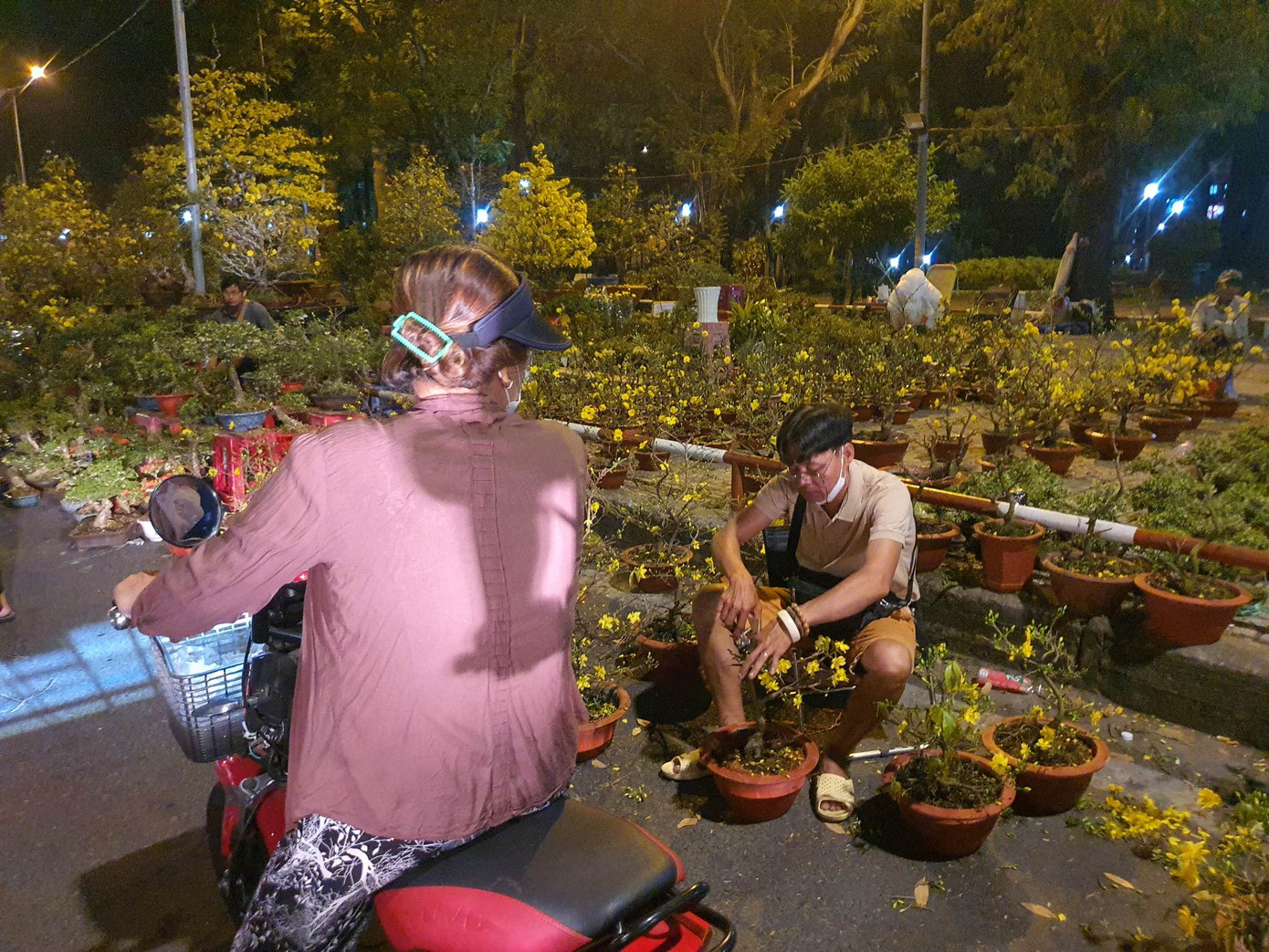 Không khí đón Tết Quý Mão trên cả nước ảnh 50