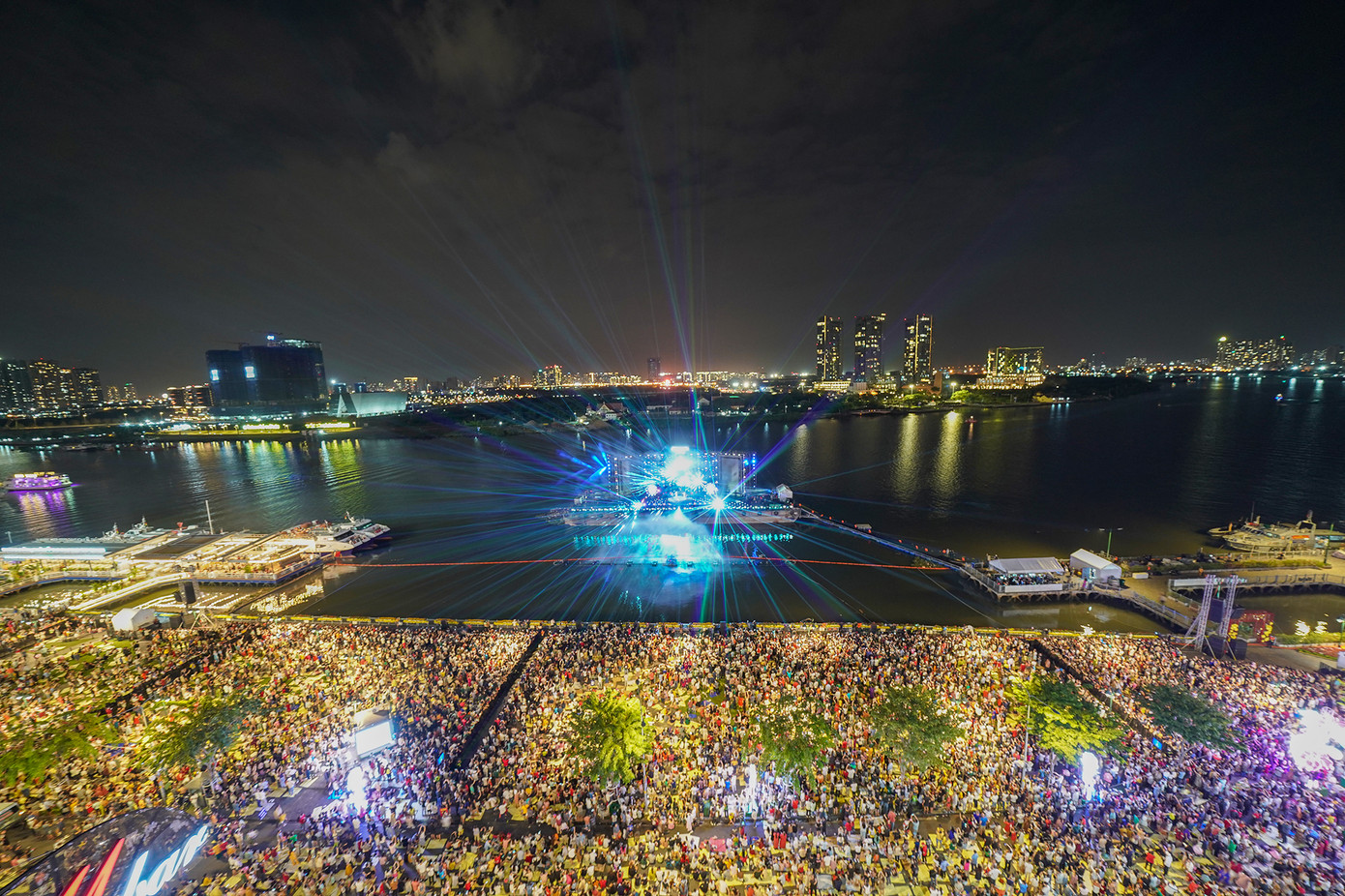 Không khí đón Tết Quý Mão trên cả nước ảnh 78