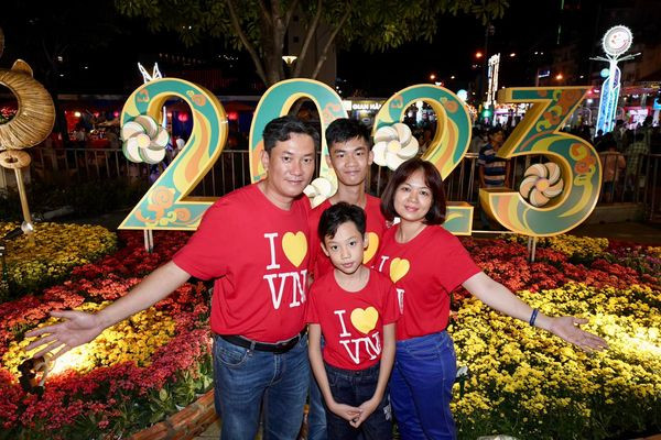 Không khí đón Tết Quý Mão trên cả nước ảnh 11