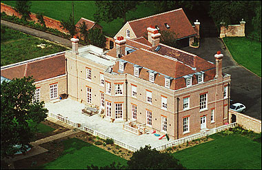 Nhà của vợ chồng Beckham tại Anh. Nhà của vợ chồng Beckham tại Anh