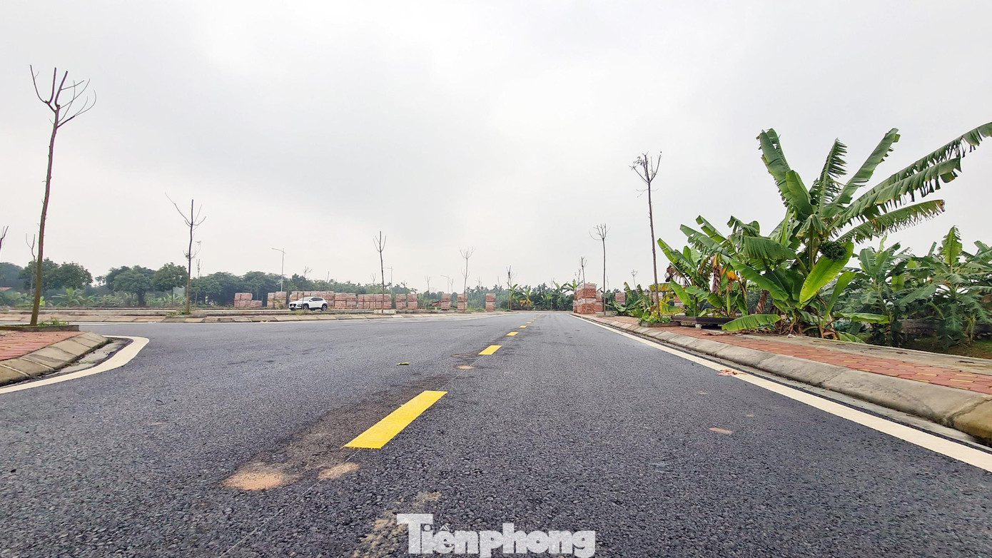 Theo ghi nhận của PV, khu đất tổ chức đấu giá đã xây dựng cơ sở hạ tầng kỹ thuật có vỉa hè, rãnh thoát nước bao quanh...