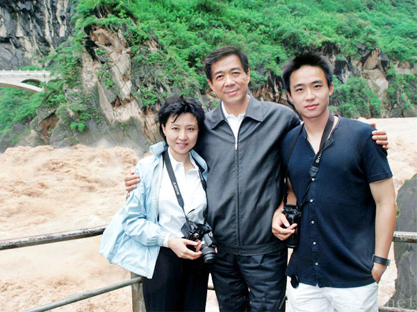 Vợ chồng ông bà Bạc Hy Lai – Cốc Khai Lai và con trai Bạc Qua Qua