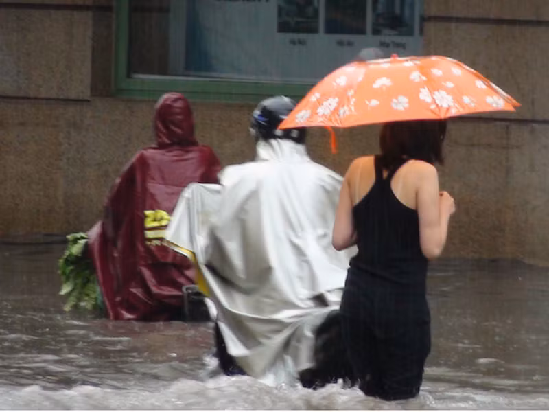 Chân dài... cũng vẫn bị ngập như thường