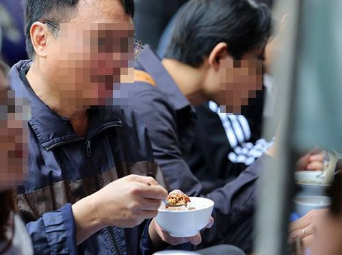 Rùng mình cảnh đánh, ăn tiết canh thản nhiên giữa Thủ đô ảnh 8