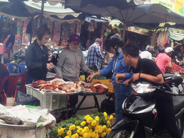 Nhộn nhịp mua cá lóc nướng trong ngày Thần tài ảnh 4