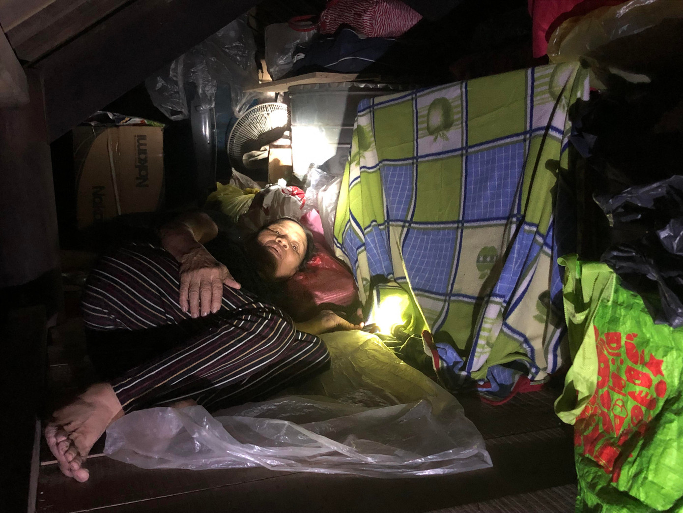 Cơ cực cuộc sống ở vùng lũ: Ba đêm thức trắng trên gác nhà chờ nước rút ảnh 11