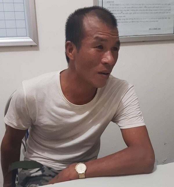 Gã đàn ông hung hãn chém gục hàng xóm, tấn công cảnh sát ảnh 1