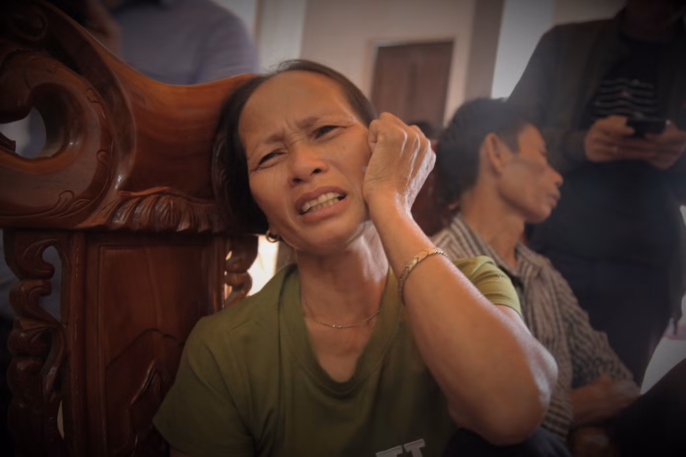 Nhiều gia đình hoang mang khi người thân mất liên lạc tại Anh ảnh 5