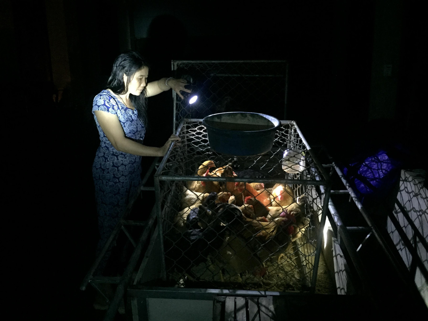 Cơ cực cuộc sống ở vùng lũ: Ba đêm thức trắng trên gác nhà chờ nước rút ảnh 4