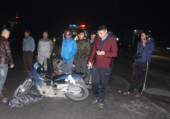 Va chạm xe bồn ở 'điểm đen' giao thông, hai người thương vong ảnh 2