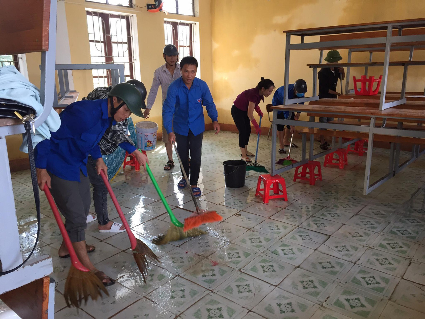 Ba huyện vùng lũ Hà Tĩnh khai giảng năm học mới vào sáng 9/9 ảnh 2