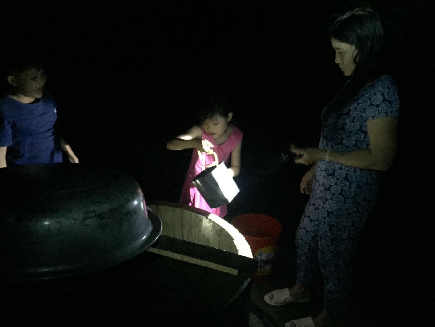 Cơ cực cuộc sống ở vùng lũ: Ba đêm thức trắng trên gác nhà chờ nước rút ảnh 12