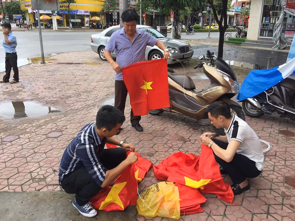 Quê nhà trung vệ Tiến Dũng rực cờ đỏ trước bán kết Việt Nam - Hàn Quốc ảnh 2