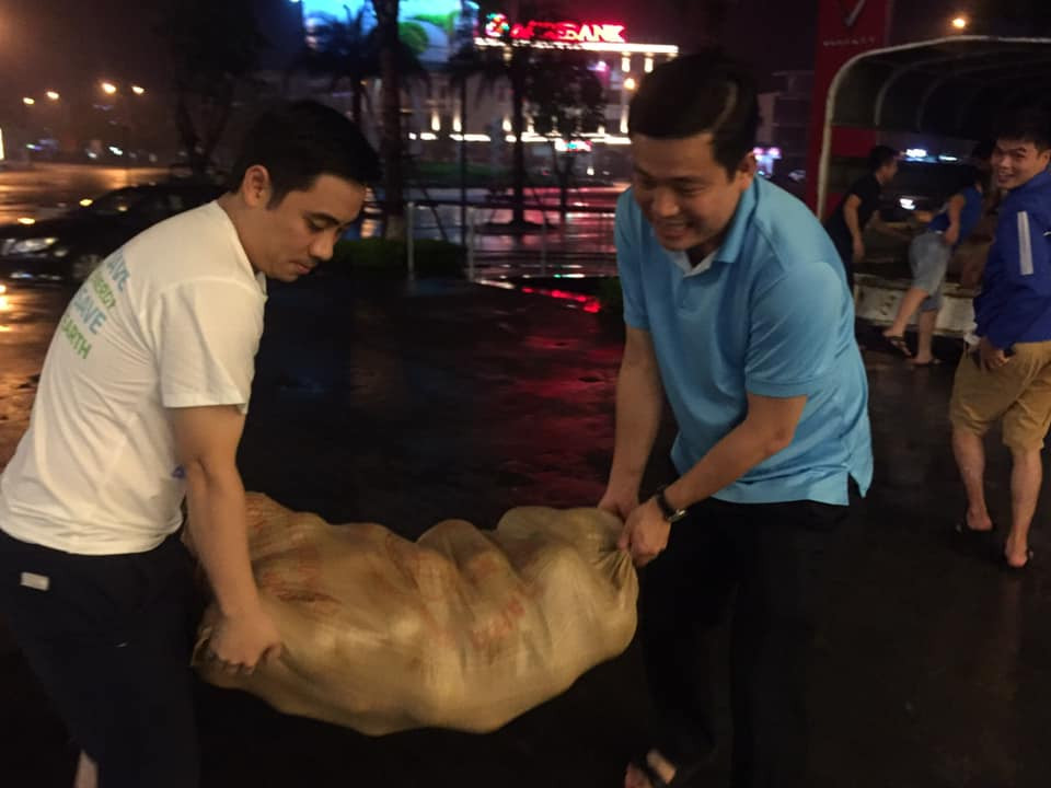 Tuổi trẻ Hà Tĩnh chung tay 'giải cứu' bưởi Phúc Trạch giúp dân vùng lũ ảnh 3