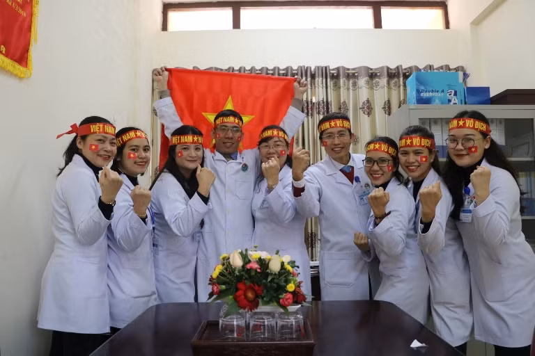 Hà Tĩnh ngập tràn sắc đỏ trước trận chung kết AFF Cup ảnh 6
