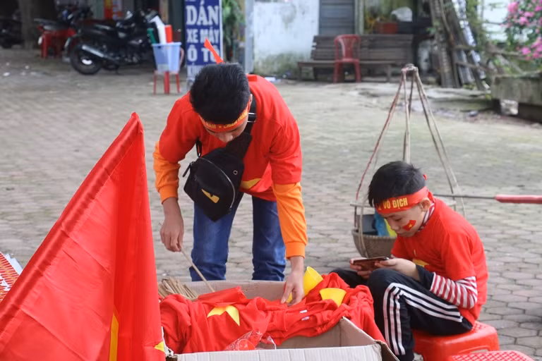 Hà Tĩnh ngập tràn sắc đỏ trước trận chung kết AFF Cup ảnh 7