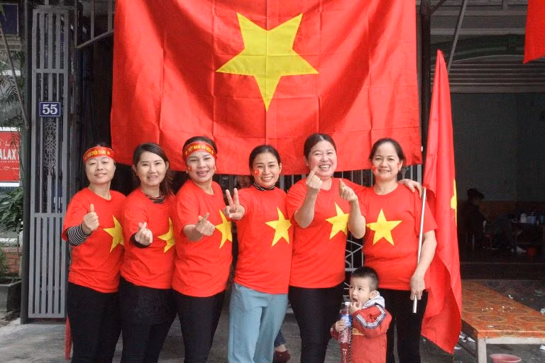 Hà Tĩnh ngập tràn sắc đỏ trước trận chung kết AFF Cup ảnh 11