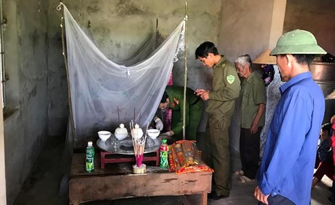 Người chồng phát hiện vợ và con trai tử vong dưới khe nước ảnh 1