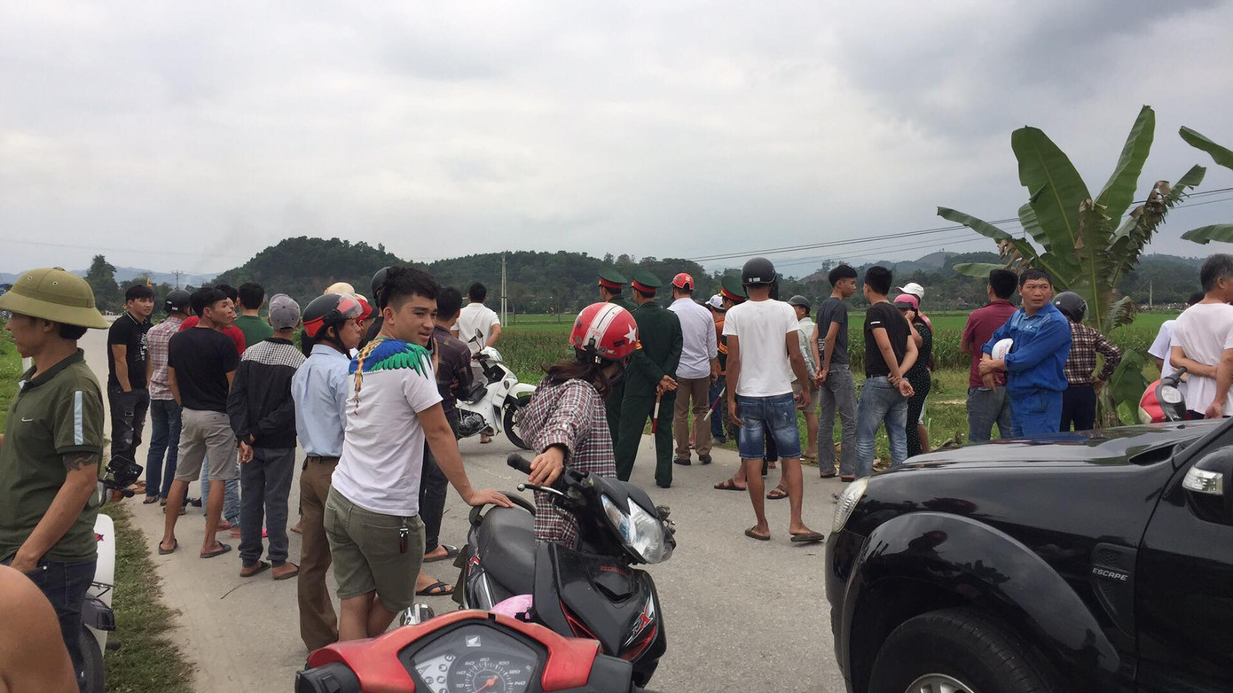 Bắt em họ nghi phạm cầm súng, lựu đạn cố thủ nhiều giờ trong ô tô ảnh 10