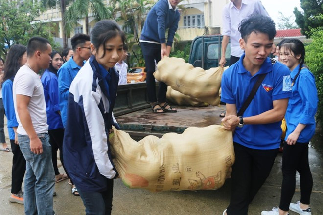 Tuổi trẻ Hà Tĩnh chung tay 'giải cứu' bưởi Phúc Trạch giúp dân vùng lũ ảnh 1