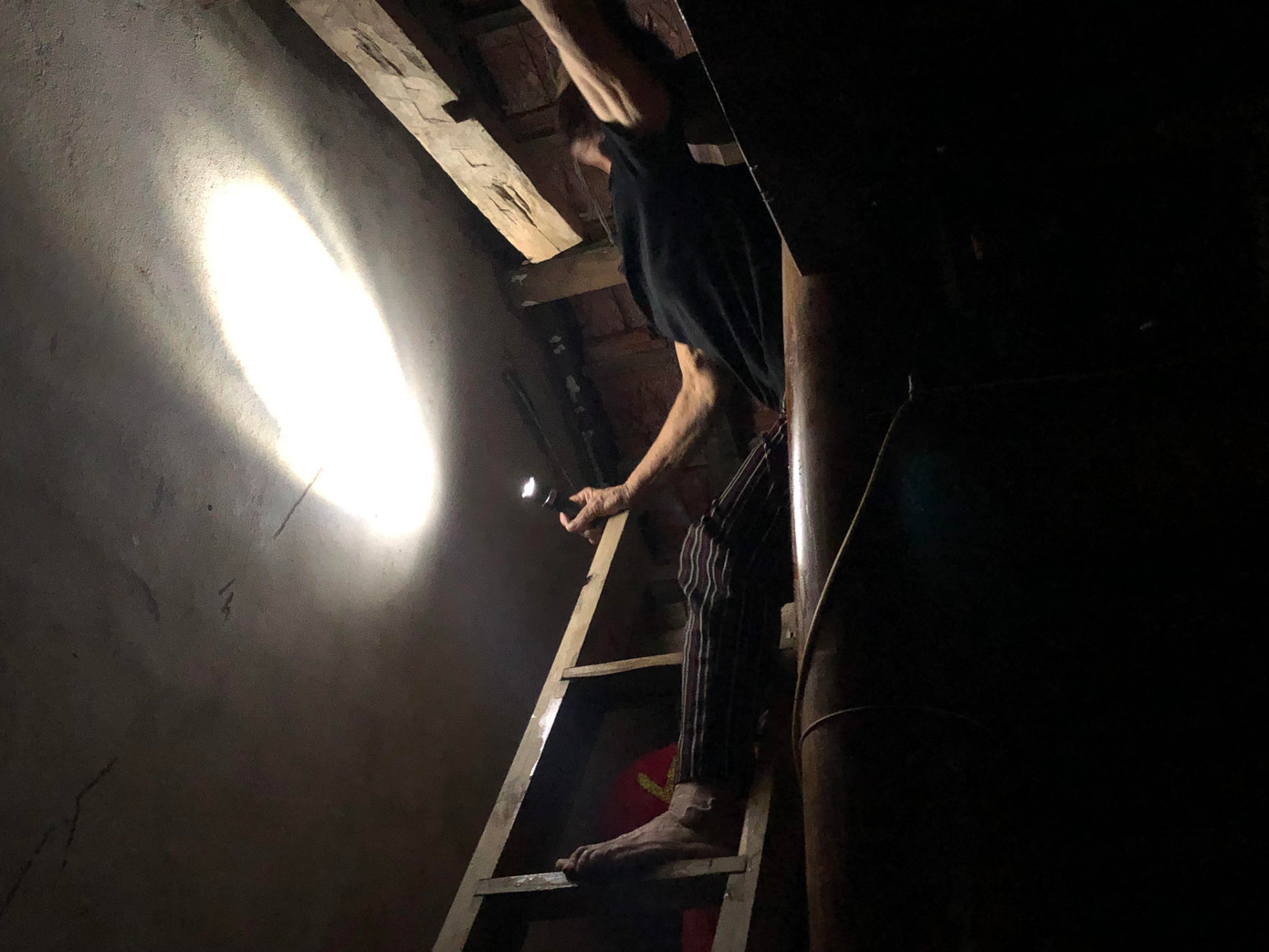 Cơ cực cuộc sống ở vùng lũ: Ba đêm thức trắng trên gác nhà chờ nước rút ảnh 7