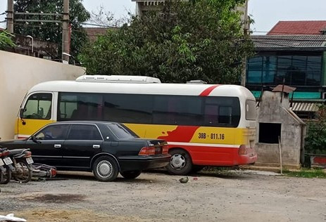 Tạm giữ xe 'dù' trong vụ khách nữ bị đánh khi chụp hình xe đánh võng ảnh 1