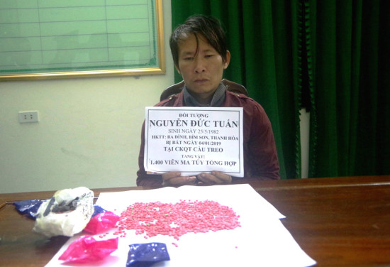 Phụ xe container giấu 1.400 viên ma túy trong áo khoác ảnh 1