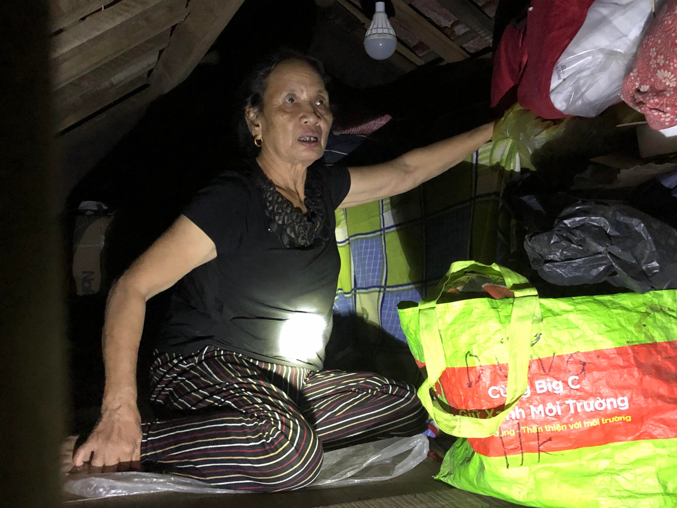 Cơ cực cuộc sống ở vùng lũ: Ba đêm thức trắng trên gác nhà chờ nước rút ảnh 6