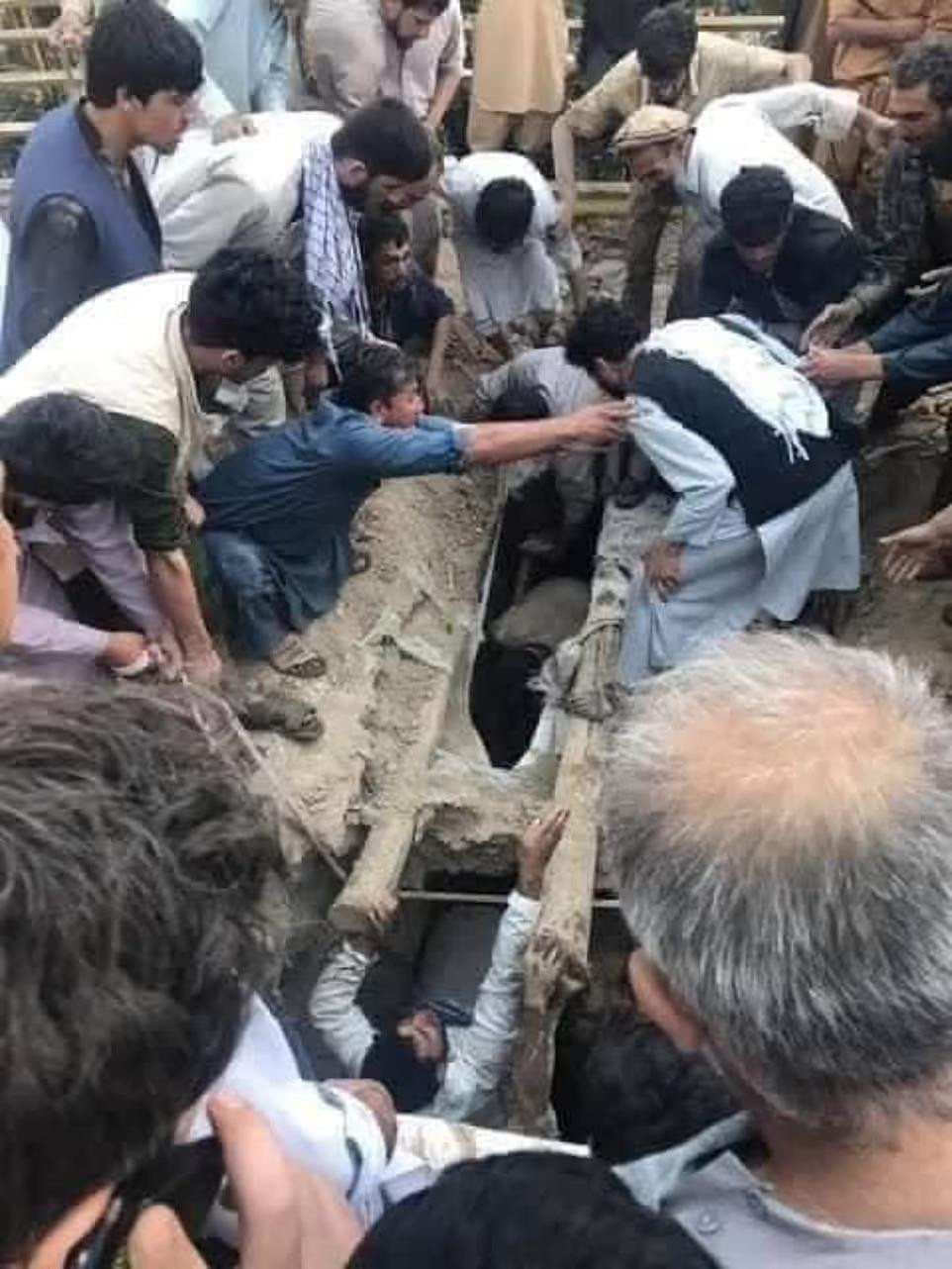 Thảm họa xảy ra khi Afghanistan đang phải hứng chịu cuộc khủng hoảng kinh tế nghiêm trọng kể từ khi Taliban lên nắm quyền hồi tháng 8 năm ngoái.