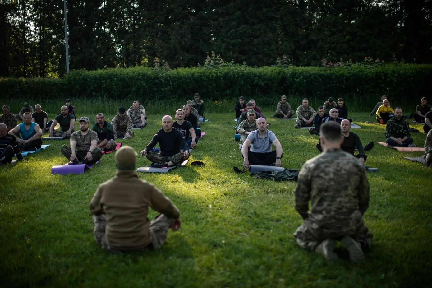 Khóa thiền định của lực lượng Phòng vệ lãnh thổ. Ảnh: NY Times