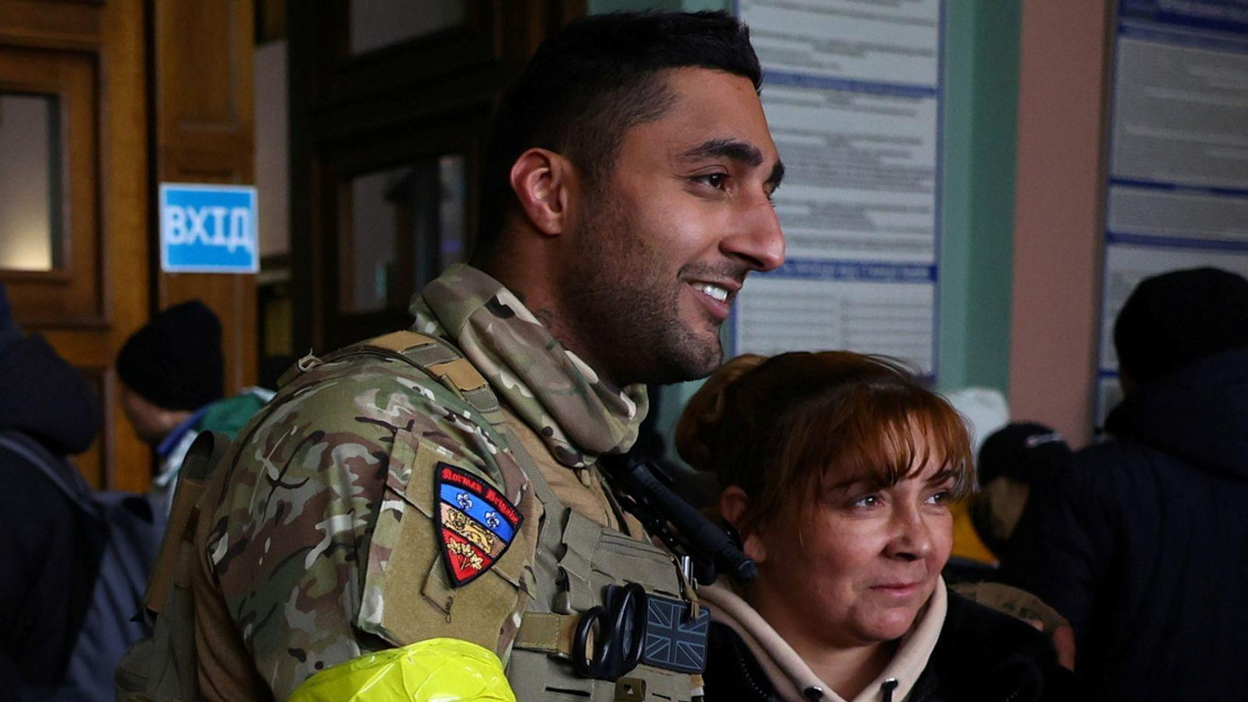 Ben Grant xuất hiện ở Lviv (Ukraine) hồi tháng 3. Ảnh: Sky News Ben Grant xuất hiện ở Lviv (Ukraine) hồi tháng 3. Ảnh: Sky News