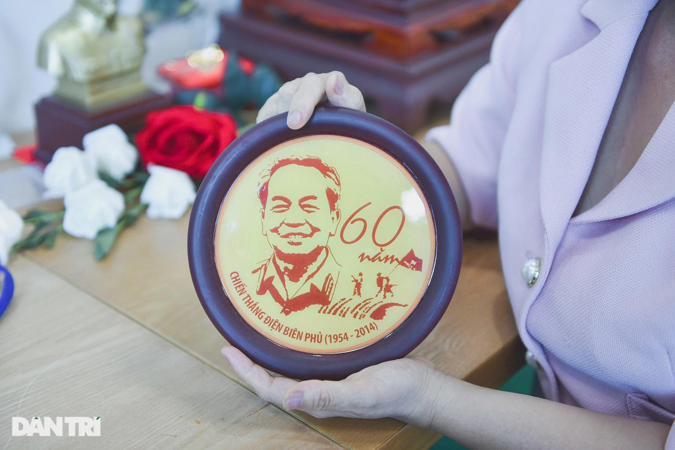 "Cuốn sách quân sự hay nhất với tôi là Bộ Hồi ký của Đại tướng Võ Nguyên Giáp, trong đó đặc biệt đáng chú ý là cuốn "Chiến đấu trong vòng vây"", nhà báo Tạ Bích Loan chia sẻ.