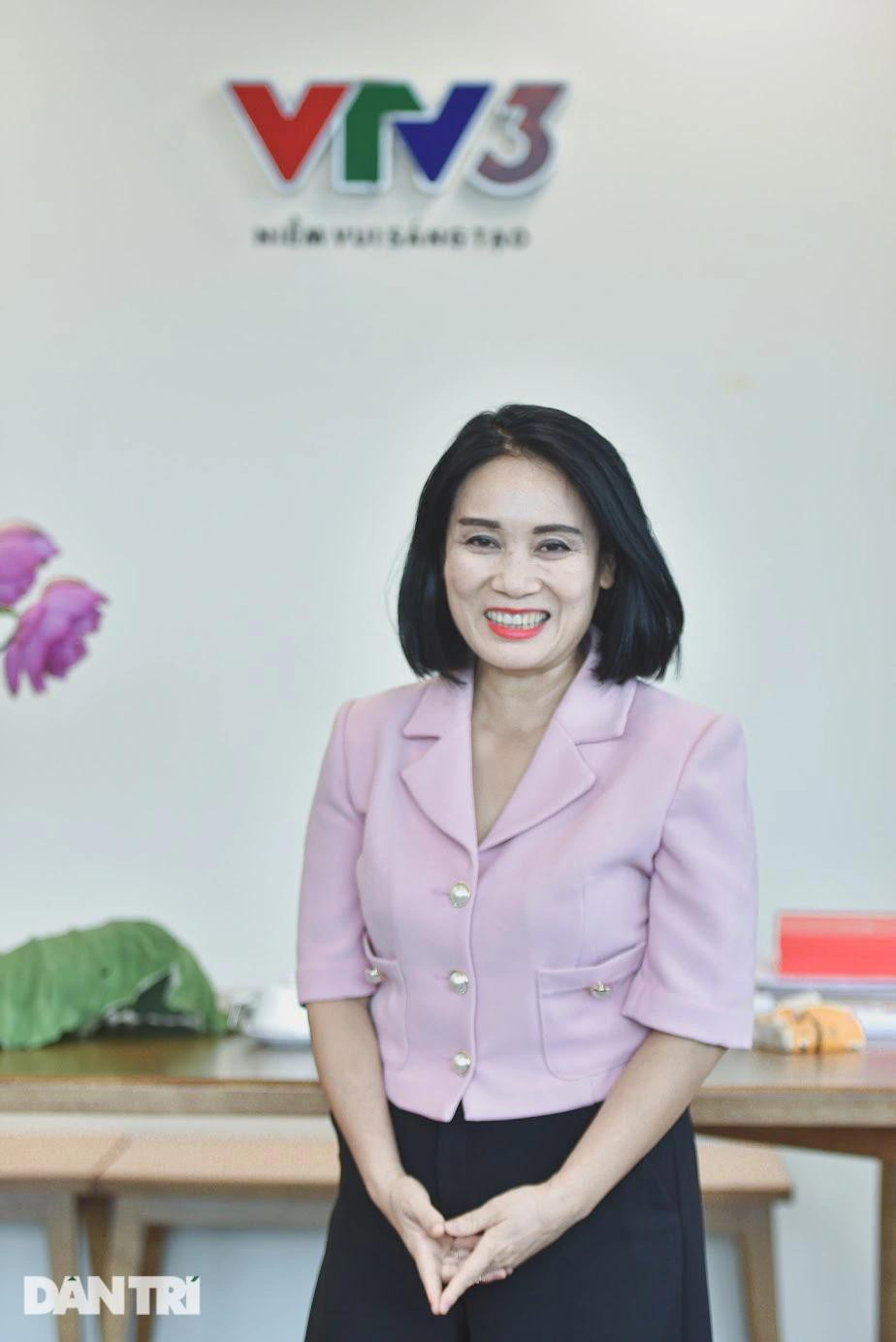 Nhà báo, Tiến sĩ Tạ Bích Loan, Trưởng ban Sản xuất các chương trình Giải trí (VTV3), Đài Truyền hình Việt Nam.