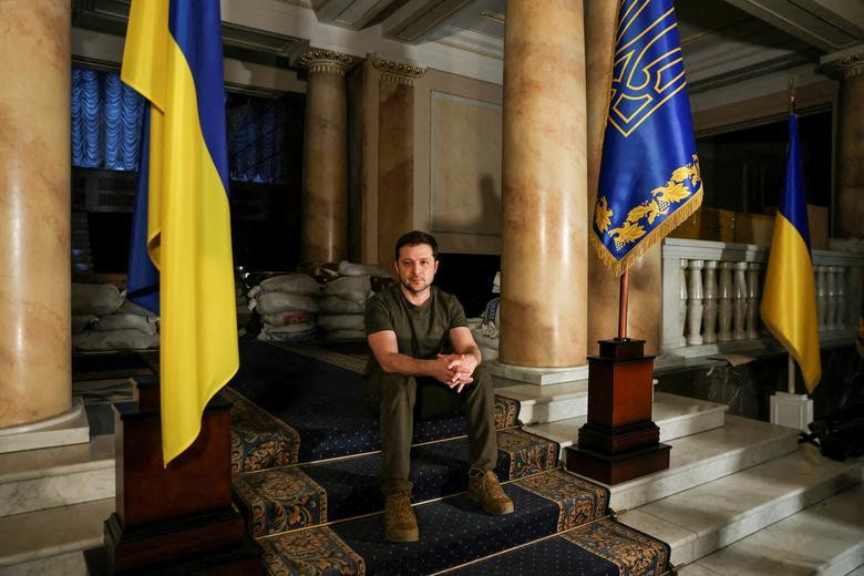 Tổng thống Ukraine Volodymyr Zelensky trả lời phỏng vấn ở Kiev ngày 1/3. Ảnh: Reuters