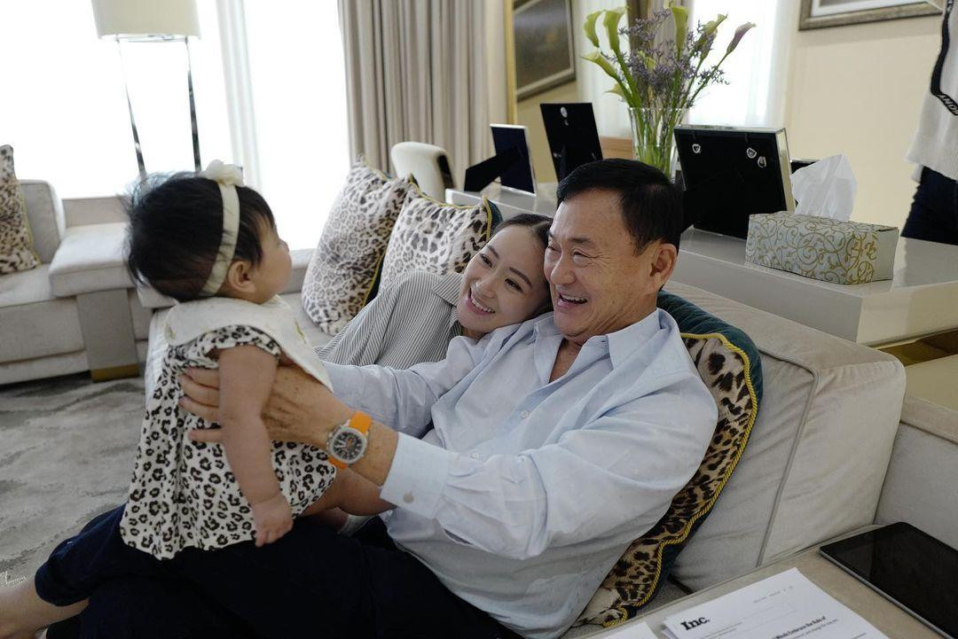 Do đó, nhiều chuyên gia cho rằng sự xuất hiện của Paetongtarn có thể là bước đệm để ông Thaksin trở lại Thái Lan. Ảnh: Instagram Do đó, nhiều chuyên gia cho rằng sự xuất hiện của Paetongtarn có thể là bước đệm để ông Thaksin trở lại Thái Lan. Ảnh: Instagram