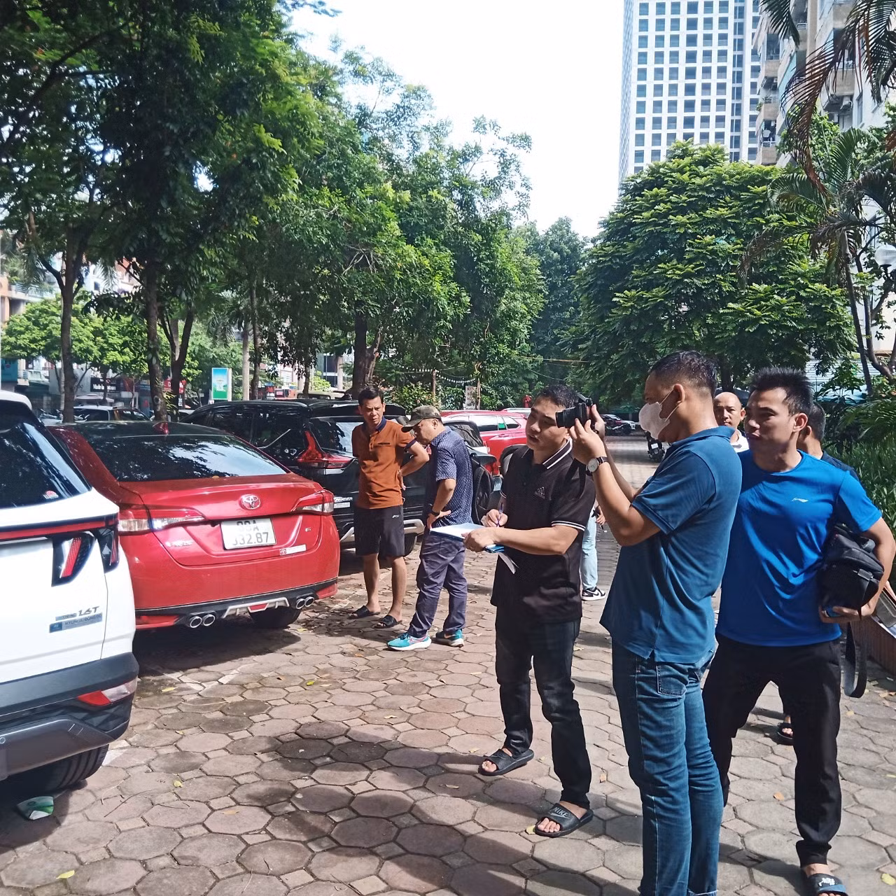 Lực lượng chức năng đang tiến hành xác minh, điều tra làm rõ.