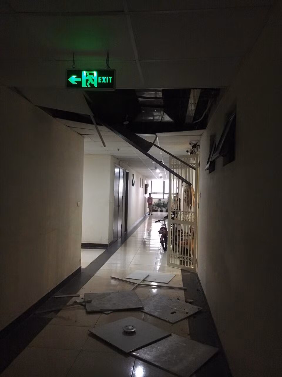 Chung cư Tân Tây Đô: Sau rơi gạch ốp tường là sập trần thạch cao ảnh 1