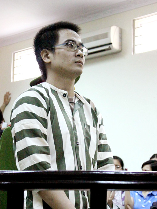 Và vẻ mặt bình thản của Nghĩa khi nghe tòa tuyên án