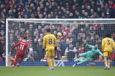 Liverpool thắng nhẹ Wolves trong ngày Salah ghi bàn thứ 101 tại Anfield ảnh 11