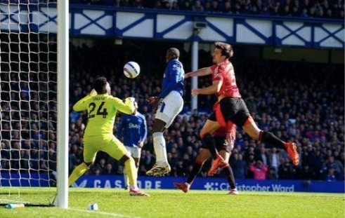 MU thoát thua hú vía trên sân Everton ảnh 12