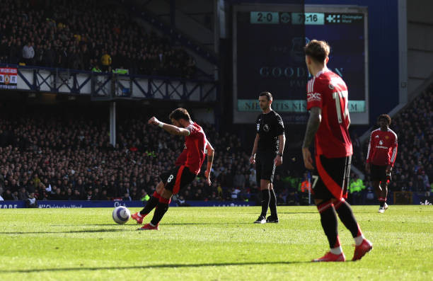 MU thoát thua hú vía trên sân Everton ảnh 17