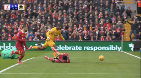 Liverpool thắng nhẹ Wolves trong ngày Salah ghi bàn thứ 101 tại Anfield ảnh 9